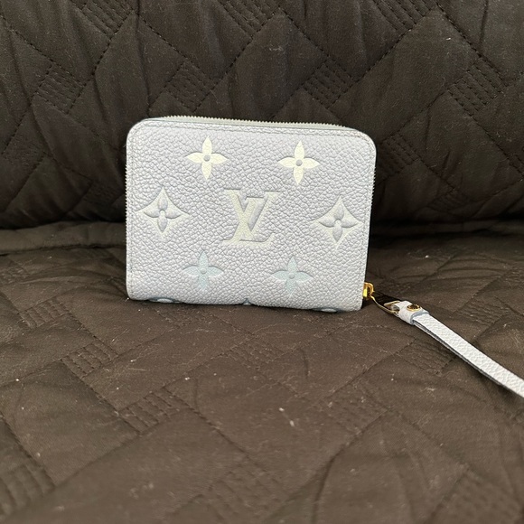 Louis Vuitton by the pool blue zippy wallet - Picture 3 of 9